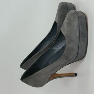 Gucci Saks Fifth Avenue Dark Gray Suede Platform Heeled Pumps sz 37.5 7.5